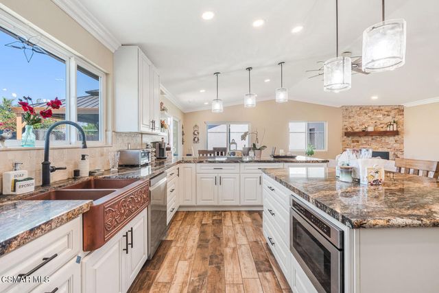 817 N Calle La Sombra, Camarillo, CA 93010