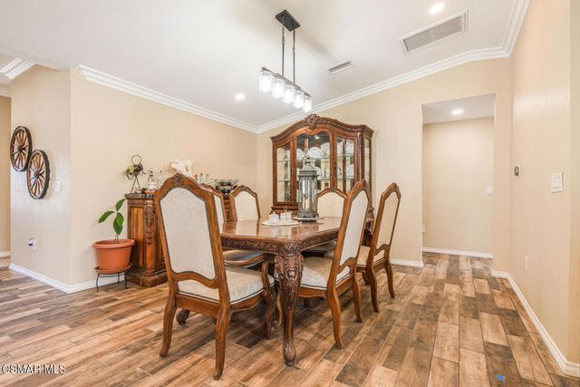 817 N Calle La Sombra, Camarillo, CA 93010