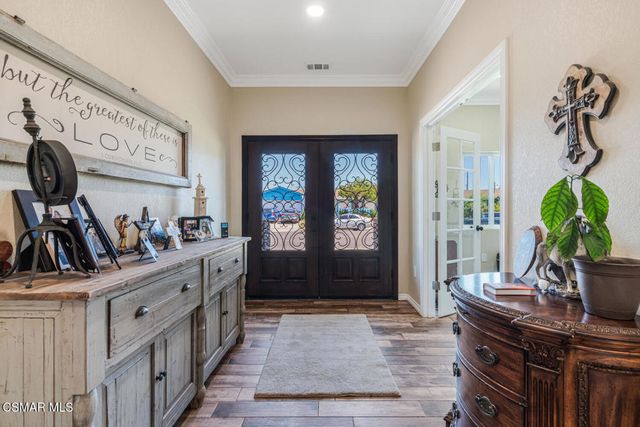 817 N Calle La Sombra, Camarillo, CA 93010