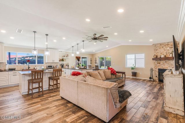 817 N Calle La Sombra, Camarillo, CA 93010