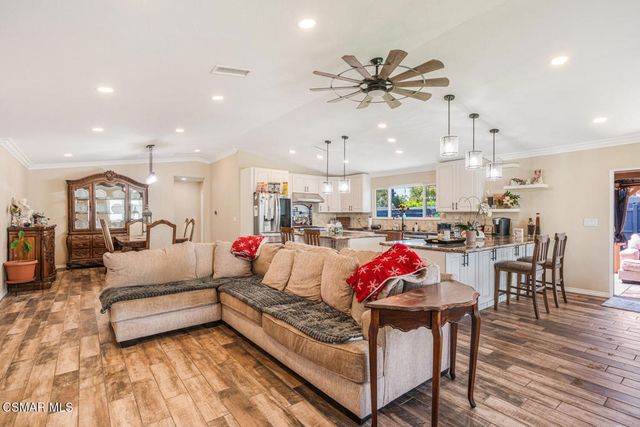 817 N Calle La Sombra, Camarillo, CA 93010