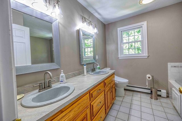55 Blackberry Hill Rd, Wrentham, MA 02093