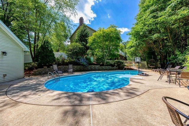 55 Blackberry Hill Rd, Wrentham, MA 02093