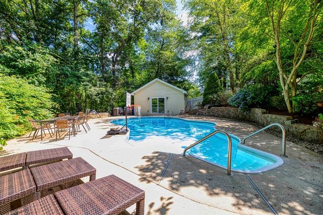 55 Blackberry Hill Rd, Wrentham, MA 02093