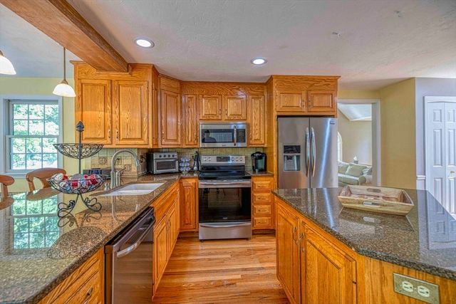 55 Blackberry Hill Rd, Wrentham, MA 02093