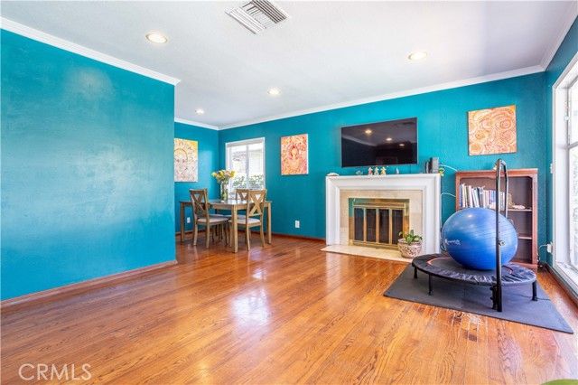 17101 Gault, Los Angeles, CA 91406