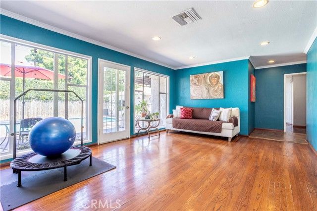 17101 Gault, Los Angeles, CA 91406