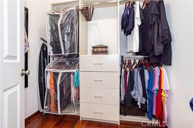 17101 Gault, Los Angeles, CA 91406