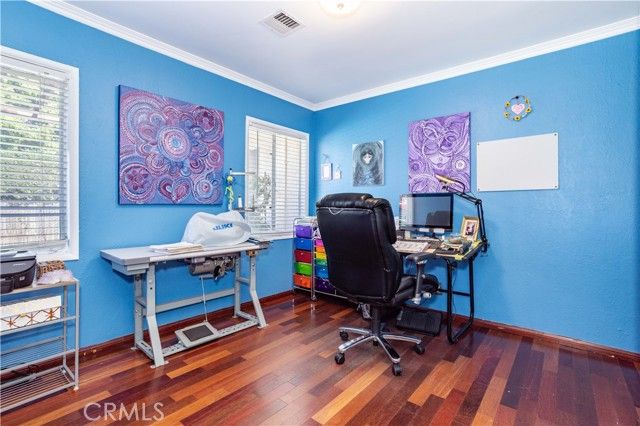 17101 Gault, Los Angeles, CA 91406