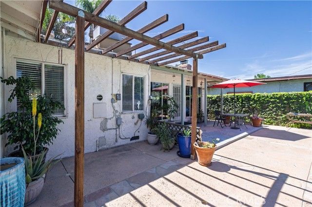 17101 Gault, Los Angeles, CA 91406