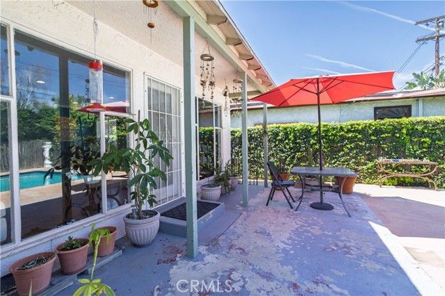 17101 Gault, Los Angeles, CA 91406