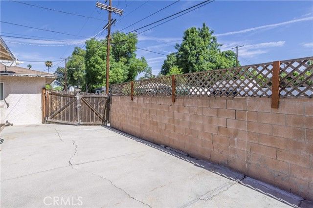 17101 Gault, Los Angeles, CA 91406