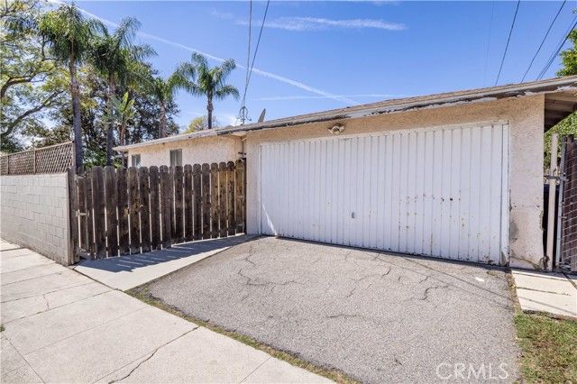 17101 Gault, Los Angeles, CA 91406
