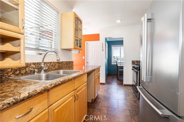 17101 Gault, Los Angeles, CA 91406