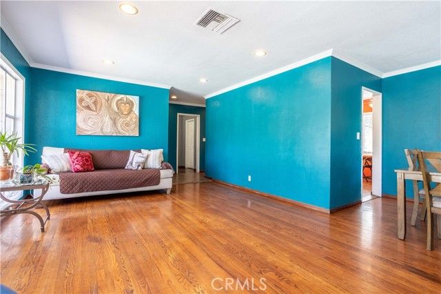 17101 Gault, Los Angeles, CA 91406