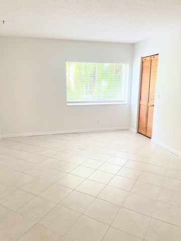 5971 La Pinata Boulevard B1, Greenacres, FL 33463