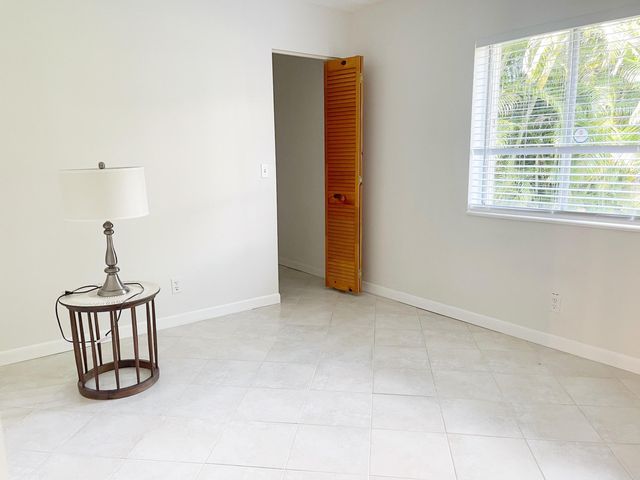 5971 La Pinata Boulevard B1, Greenacres, FL 33463