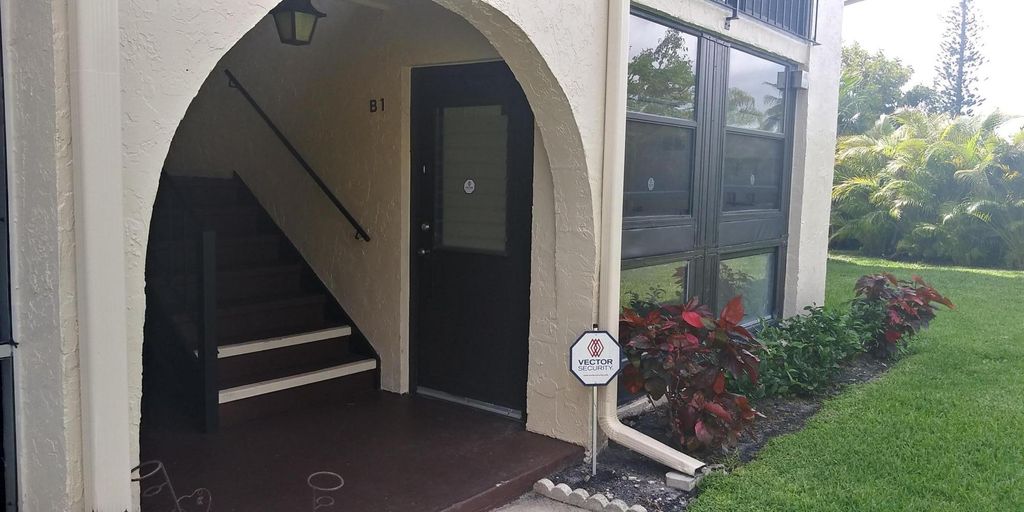 5971 La Pinata Boulevard B1, Greenacres, FL 33463