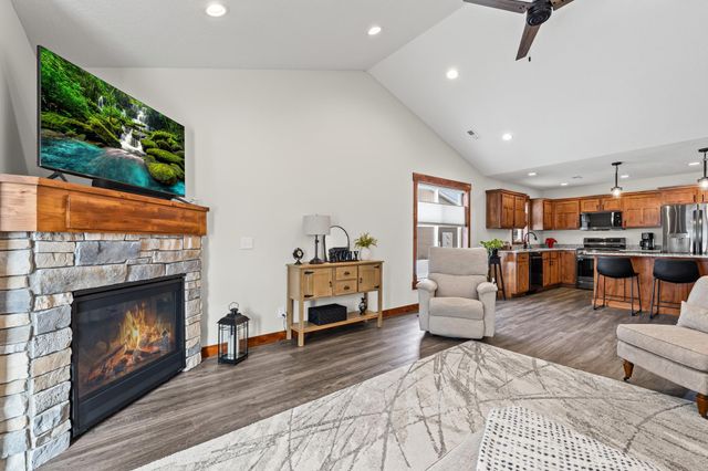 2866 Coventry Circle, River Falls, WI 54022