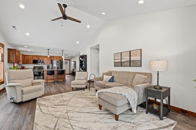 2866 Coventry Circle, River Falls, WI 54022