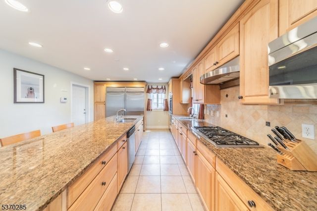 80 Harding Ave, Clark Twp., NJ 07066