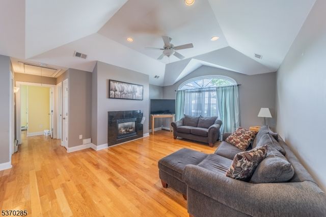 80 Harding Ave, Clark Twp., NJ 07066
