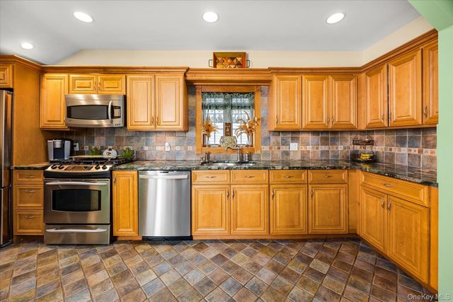 72-31 73rd Street, Glendale, NY 11385