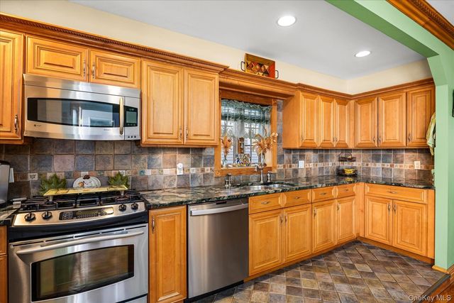 72-31 73rd Street, Glendale, NY 11385