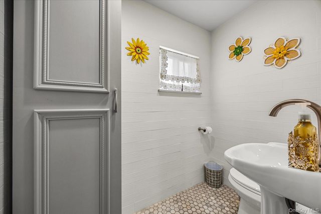 72-31 73rd Street, Glendale, NY 11385