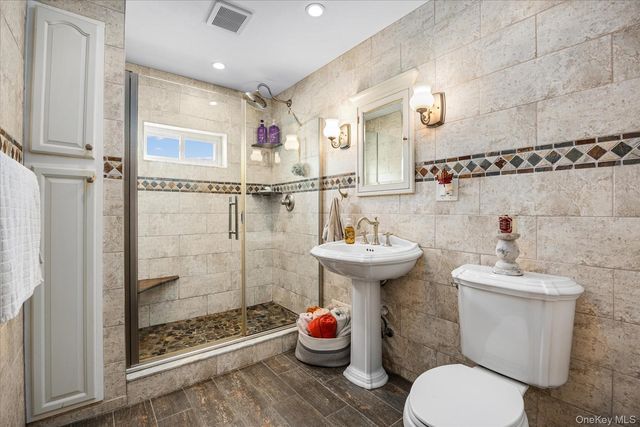 72-31 73rd Street, Glendale, NY 11385