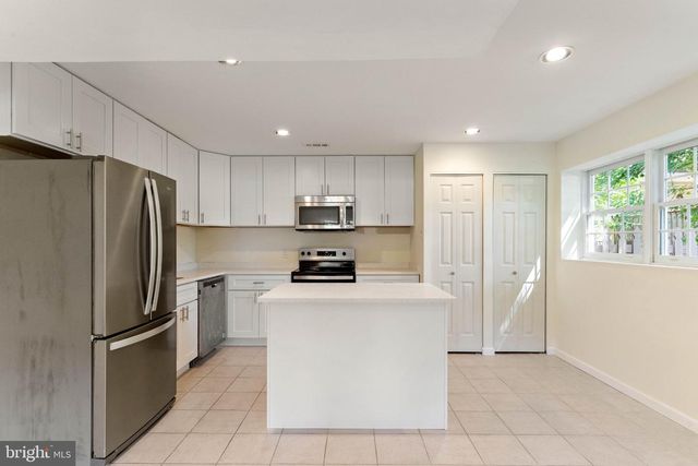 6703 OAK DR, Alexandria, VA 22306