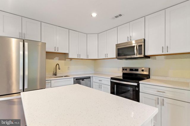 6703 OAK DR, Alexandria, VA 22306