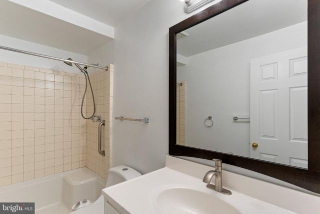6703 OAK DR, Alexandria, VA 22306