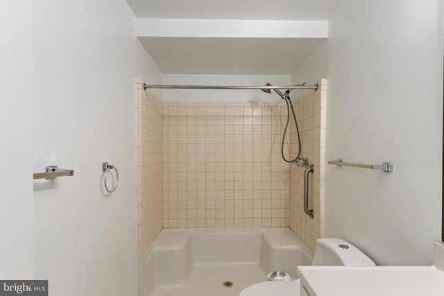 6703 OAK DR, Alexandria, VA 22306