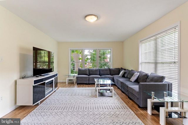 6703 OAK DR, Alexandria, VA 22306