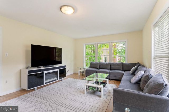 6703 OAK DR, Alexandria, VA 22306