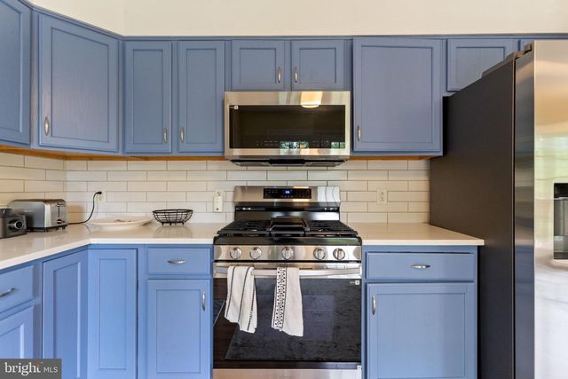 6703 OAK DR, Alexandria, VA 22306