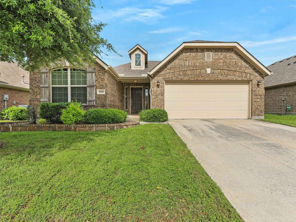 900 E Silvermoon Drive, Little Elm, TX 75068