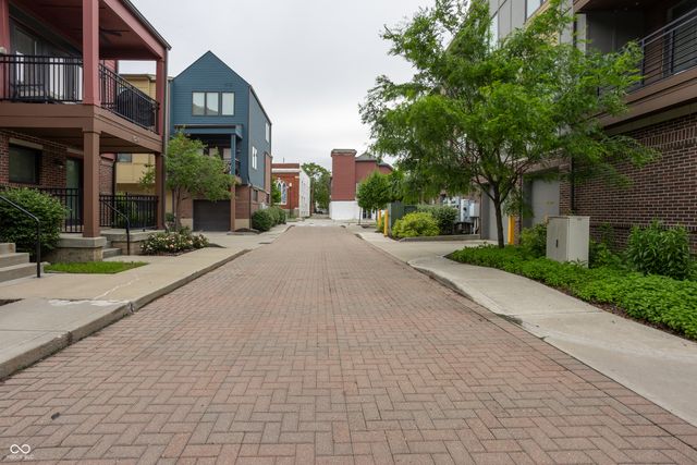 622 E 10th Street APT 301, Indianapolis, IN 46202