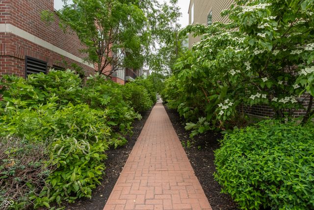 622 E 10th Street APT 301, Indianapolis, IN 46202