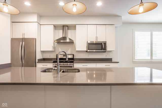 622 E 10th Street APT 301, Indianapolis, IN 46202