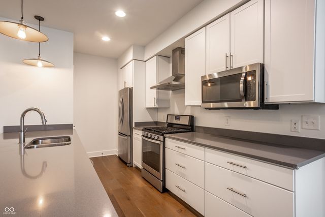 622 E 10th Street APT 301, Indianapolis, IN 46202