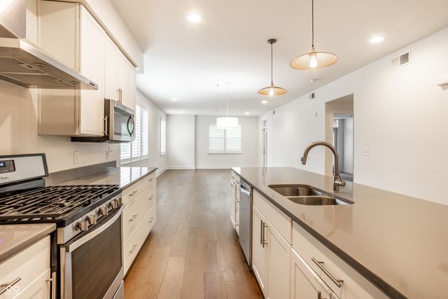 622 E 10th Street APT 301, Indianapolis, IN 46202