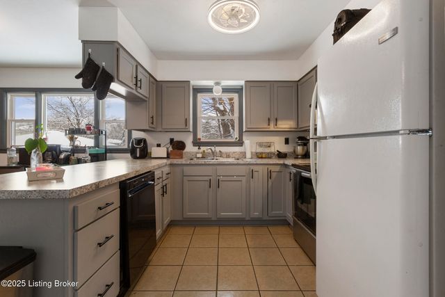 2606 Accasia Dr, Louisville, KY 40216