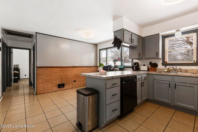 2606 Accasia Dr, Louisville, KY 40216