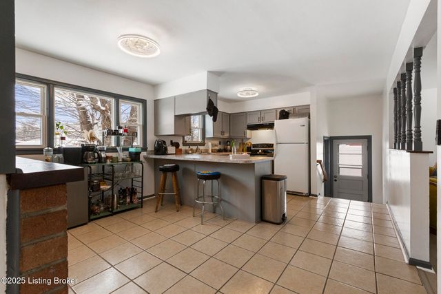 2606 Accasia Dr, Louisville, KY 40216