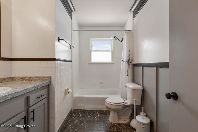 2606 Accasia Dr, Louisville, KY 40216