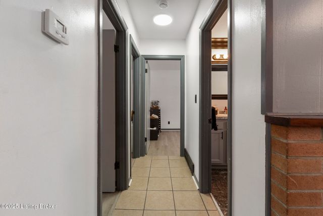 2606 Accasia Dr, Louisville, KY 40216