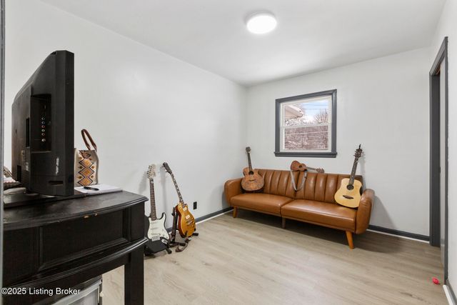 2606 Accasia Dr, Louisville, KY 40216