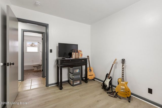 2606 Accasia Dr, Louisville, KY 40216